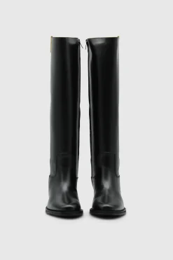 Hohe Stiefel
