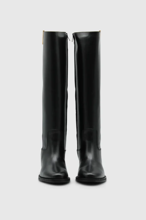 Hohe Stiefel