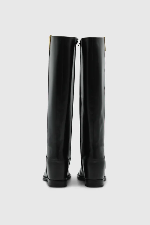 Hohe Stiefel