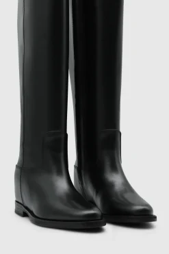 Hohe Stiefel