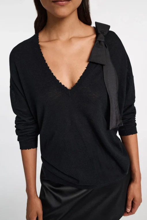Pullover Delicate Statements
