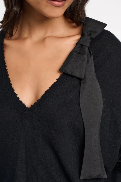Pullover Delicate Statements