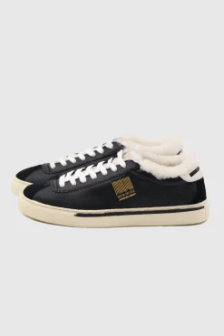 Sneaker mit Fell