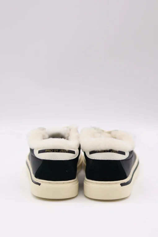 Sneaker mit Fell