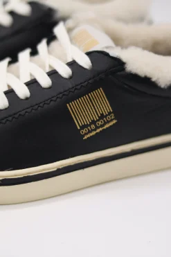 Sneaker mit Fell