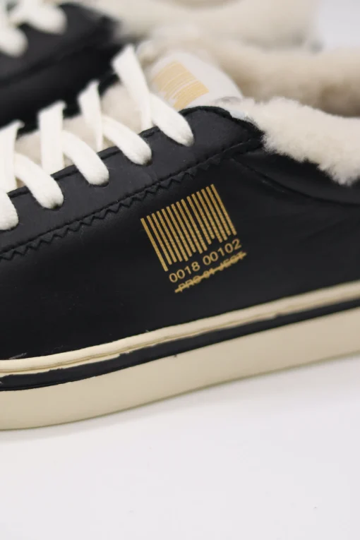 Sneaker mit Fell